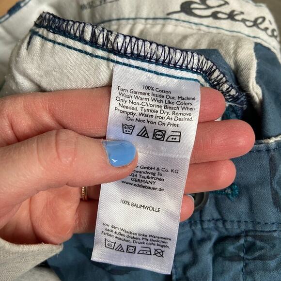 Eddie Bauer Shorts Mens 33 Blue Geometric Legend Wash Khaki Chinos Flat Front - Picture 5 of 5